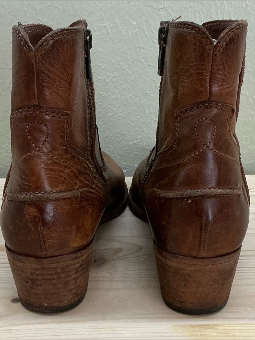 Frye Claire Bootie Side Zipper Size 7M Leather Semi-Pointed Toe Stacked Heel - Picture 5 of 13